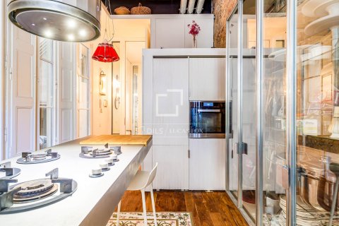 Apartment for sale in Barcelona, Spain 4 bedrooms, 226 sq.m. No. 167969 - photo 21