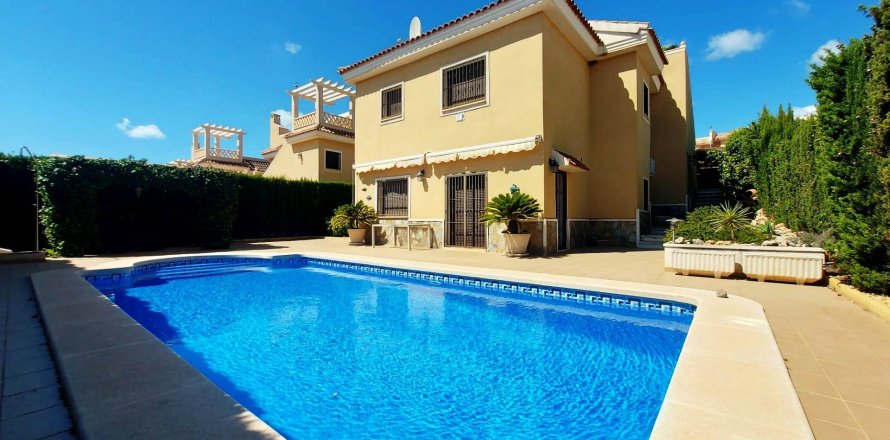 Villa a Ciudad Quesada, Alicante, Spagna 3 camere da letto, 210 mq. N° 165280