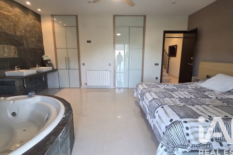 Apartament w Calafell, Tarragona, Hiszpania 4 sypialnie, 255 mkw. nr 172610 – zdjęcie 19