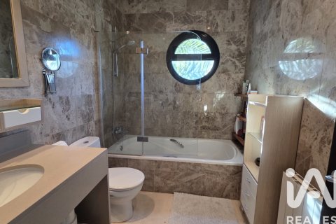 Apartament w Calafell, Tarragona, Hiszpania 4 sypialnie, 255 mkw. nr 172610 – zdjęcie 15