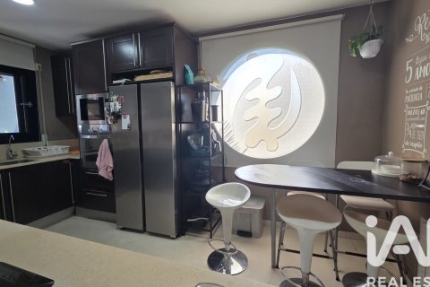 Apartament w Calafell, Tarragona, Hiszpania 4 sypialnie, 255 mkw. nr 172610 – zdjęcie 23