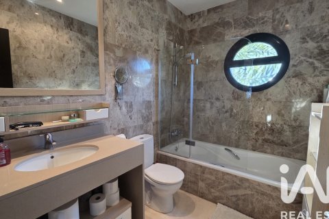 Apartament w Calafell, Tarragona, Hiszpania 4 sypialnie, 255 mkw. nr 172610 – zdjęcie 16