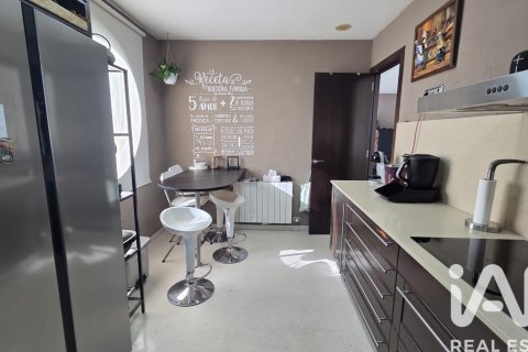 Apartament w Calafell, Tarragona, Hiszpania 4 sypialnie, 255 mkw. nr 172610 – zdjęcie 24