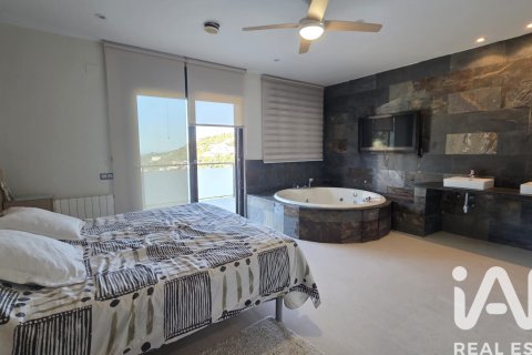 Apartament w Calafell, Tarragona, Hiszpania 4 sypialnie, 255 mkw. nr 172610 – zdjęcie 18