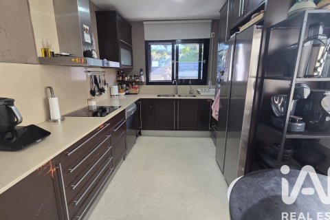 Apartament w Calafell, Tarragona, Hiszpania 4 sypialnie, 255 mkw. nr 172610 – zdjęcie 22