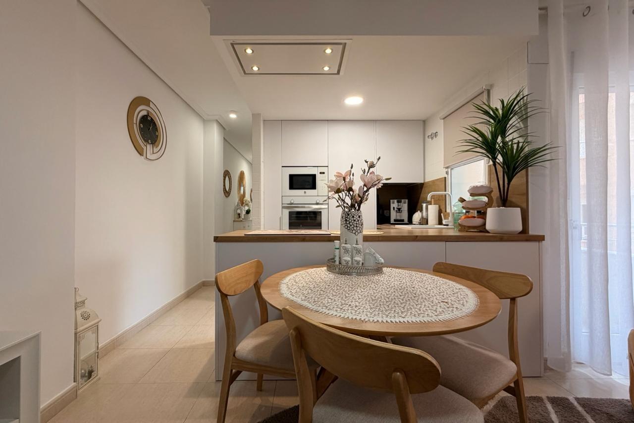 Apartamento en Torrevieja, Alicante, España 3 dormitorios, 100 m2 No. 182987