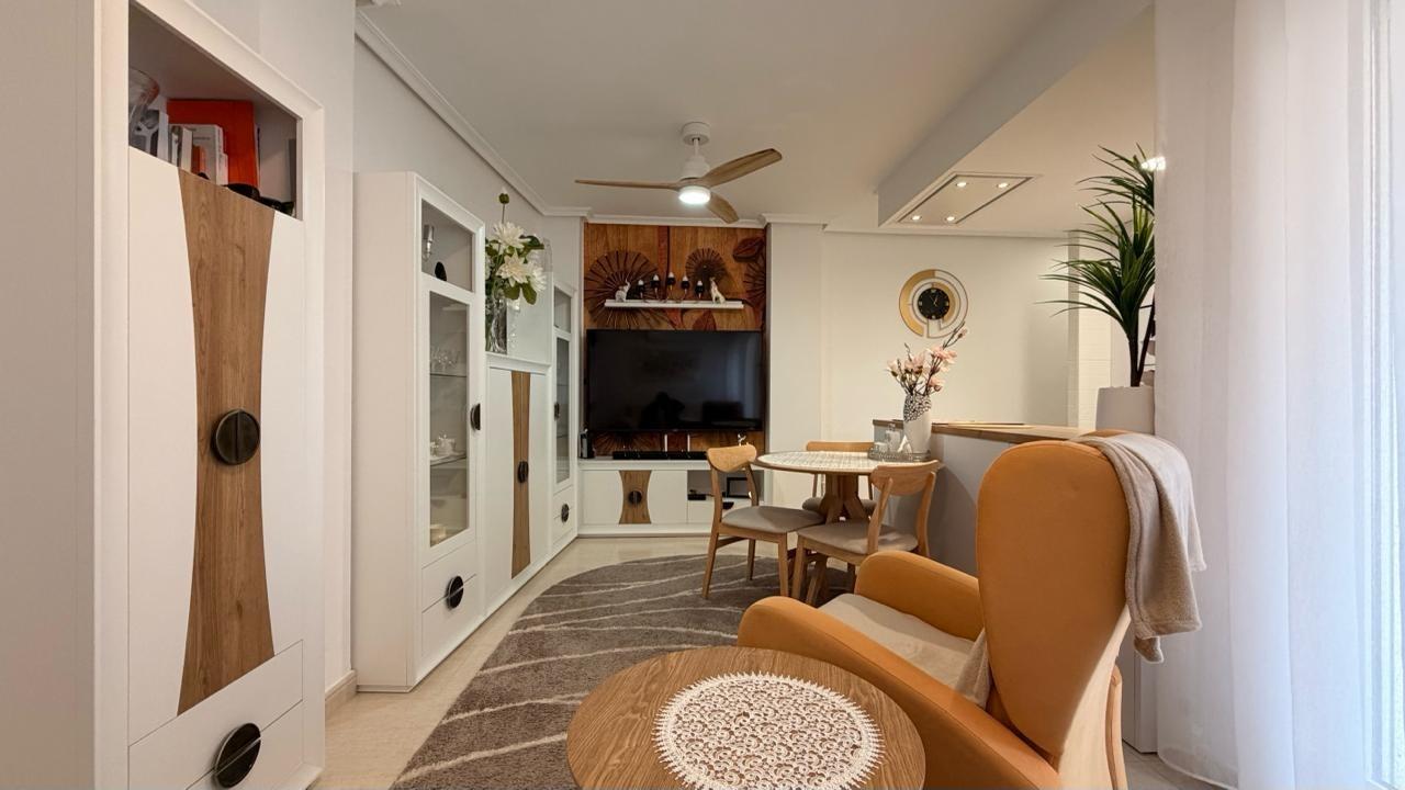 Apartamento en Torrevieja, Alicante, España 3 dormitorios, 100 m2 No. 182987