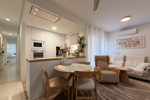 Apartamento en Torrevieja, Alicante, España 3 dormitorios, 100 m2 No. 182987