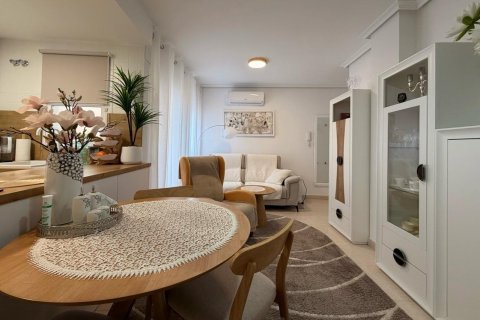Apartamento en venta en Torrevieja, Alicante, España 3 dormitorios, 100 m2 No. 182987 - foto 16