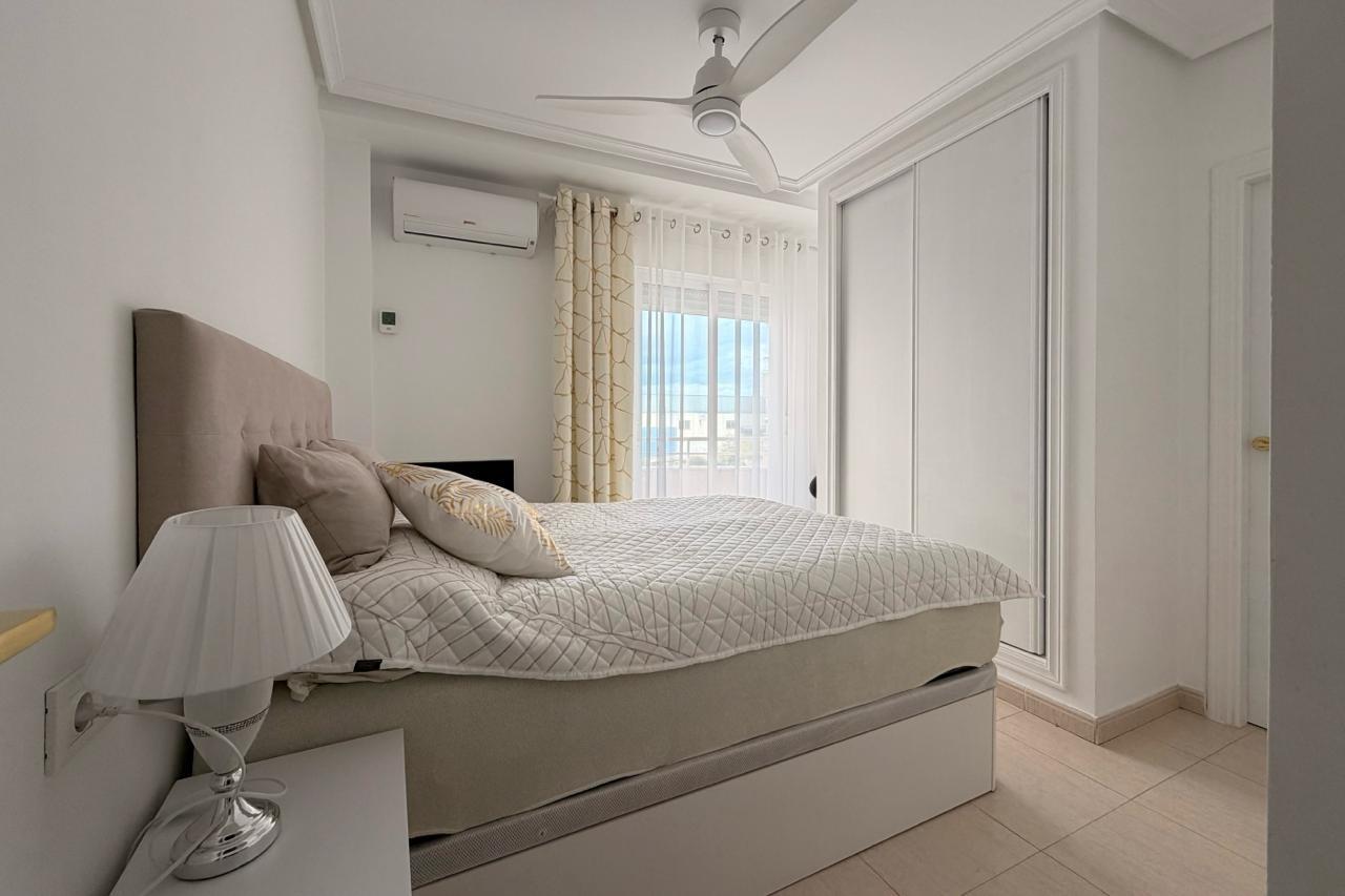 Apartamento en Torrevieja, Alicante, España 3 dormitorios, 100 m2 No. 182987