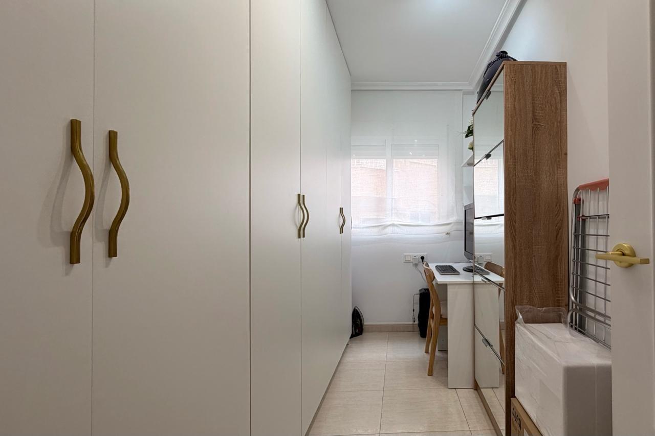 Apartamento en Torrevieja, Alicante, España 3 dormitorios, 100 m2 No. 182987