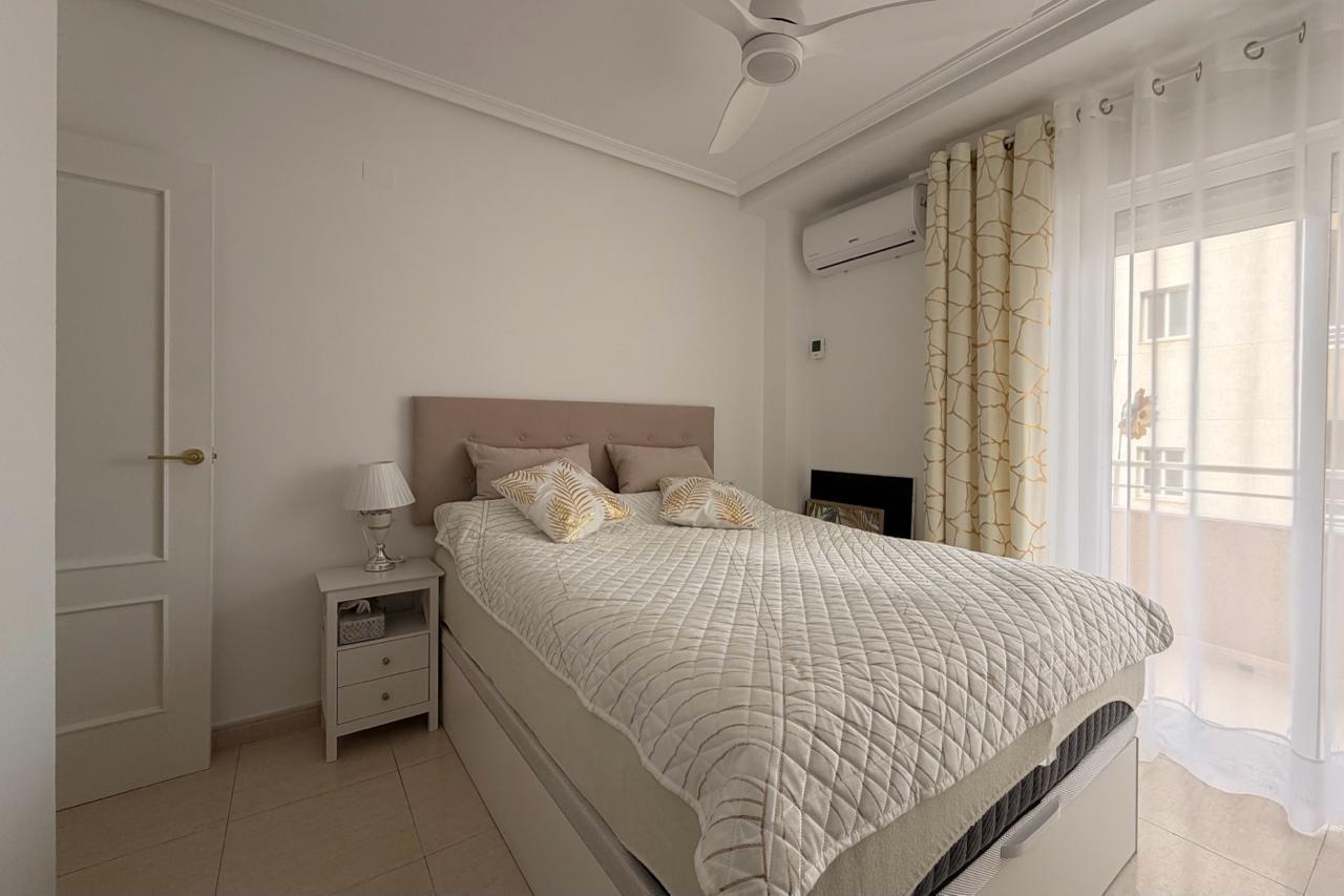 Apartamento en Torrevieja, Alicante, España 3 dormitorios, 100 m2 No. 182987