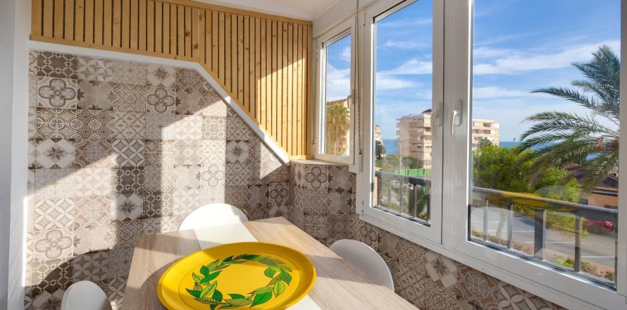 Apartamento en Torrevieja, Alicante, España 1 dormitorio, 52 m2 No. 182982