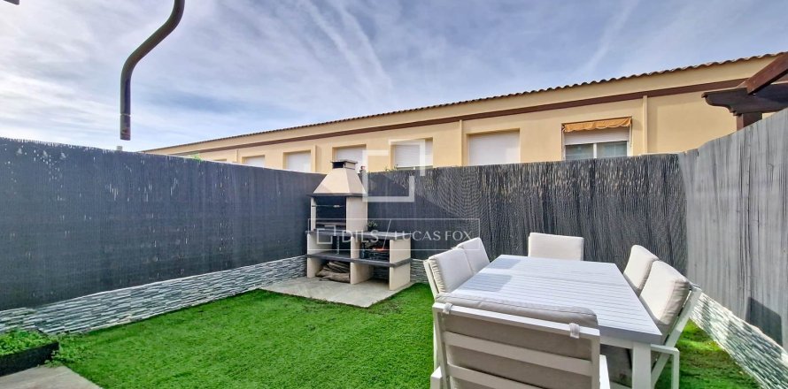 Villa in Cubelles, Barcelona, Spain 3 bedrooms, 130 sq.m. No. 150520