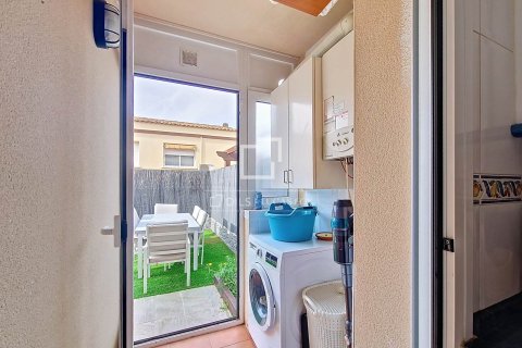 Villa for sale in Cubelles, Barcelona, Spain 3 bedrooms, 130 sq.m. No. 150520 - photo 11