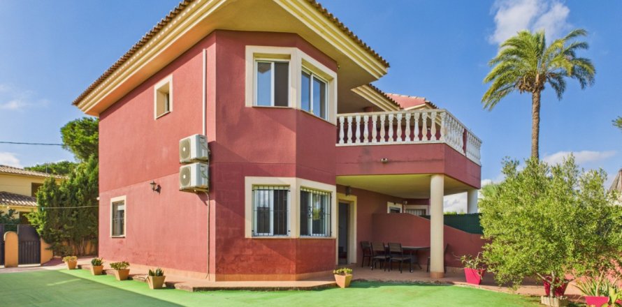 Вилла в Лос Уррутиас, Мурсия, Испания 4 спальни,  №146231