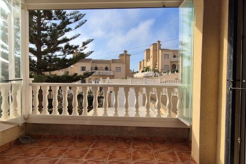 Villa for sale in Villamartin, Alicante, Spain 3 bedrooms, 184 sq.m. No. 192337 - photo 10