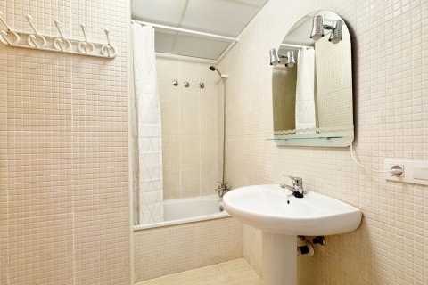 Apartment for sale in Lloret de Mar, Girona, Spain 3 bedrooms, 70 sq.m. No. 154953 - photo 17