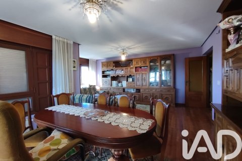 Продажа дома в Вегуэллина де Орбиго, Леон, Испания 6 спален, 949м2 №173247 - фото 26