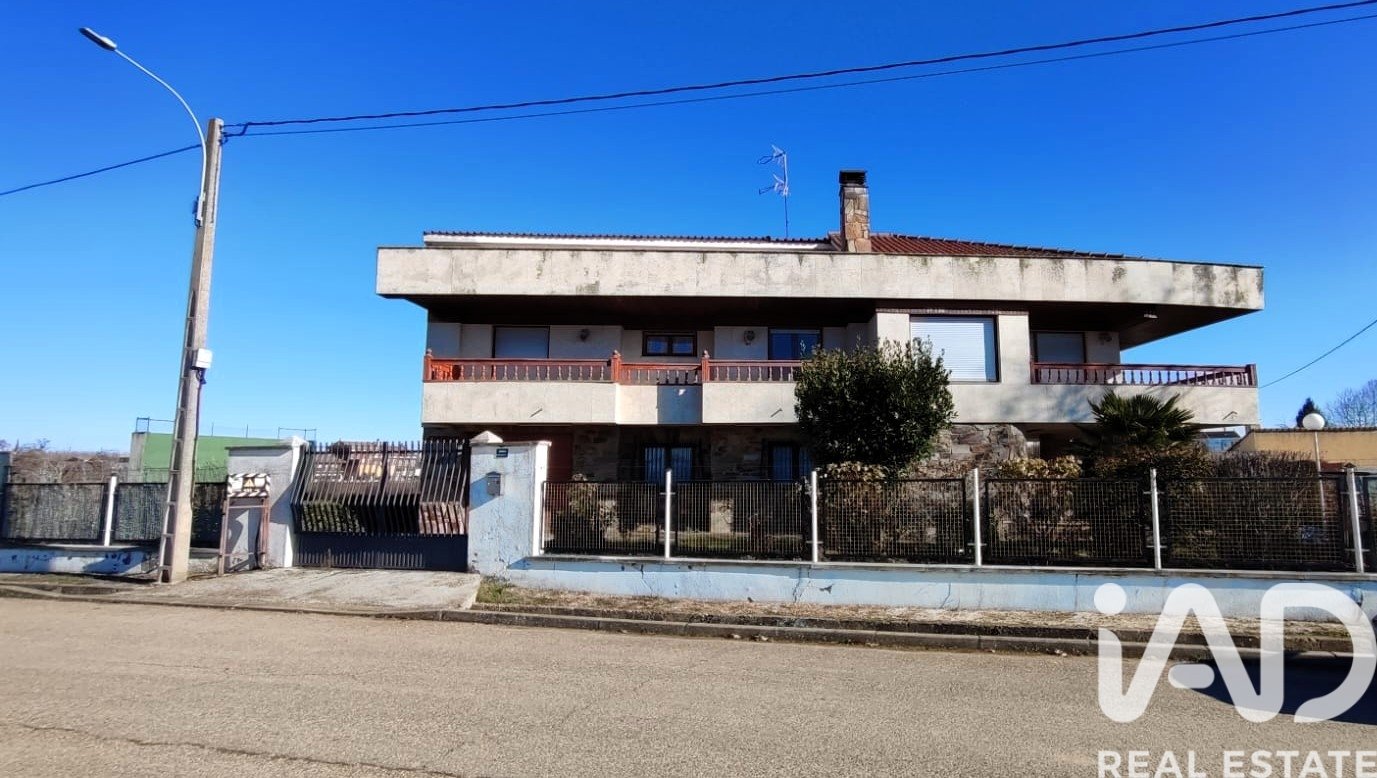 House in Veguellina de Orbigo, Leon, Spain 6 bedrooms, 949 sq.m. No. 173247