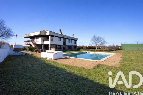 Продажа дома в Вегуэллина де Орбиго, Леон, Испания 6 спален, 949м2 №173247 - фото 1