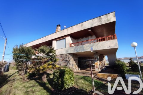 Продажа дома в Вегуэллина де Орбиго, Леон, Испания 6 спален, 949м2 №173247 - фото 4