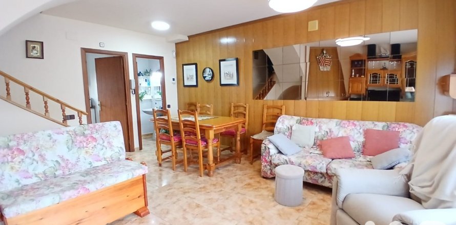 House à Torredembarra, Tarragona, Espagne 4 chambres, 123 m2 No. 196498