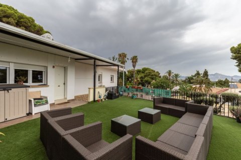 Продажа виллы в Аликанте, Испания 3 спальни, 285м2 №119948 - фото 2