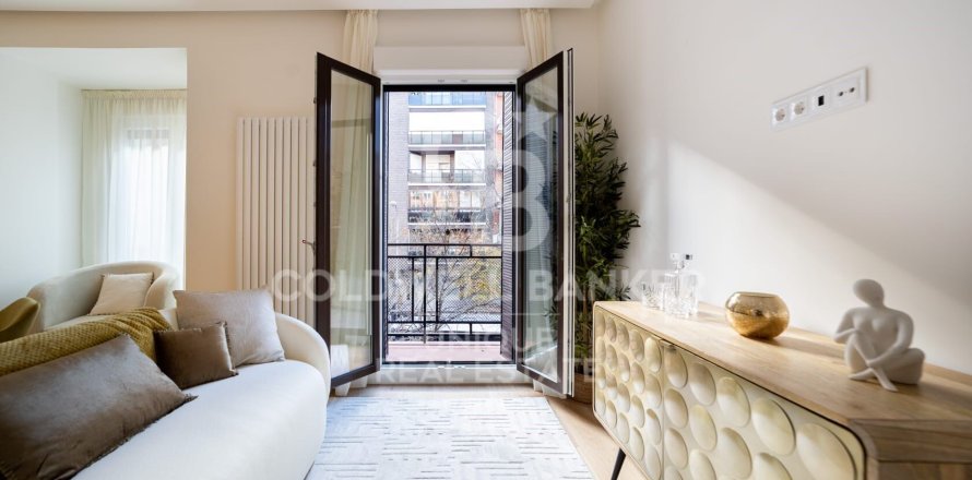 Apartamento en Madrid, España 2 dormitorios, 98 m2 No. 156822