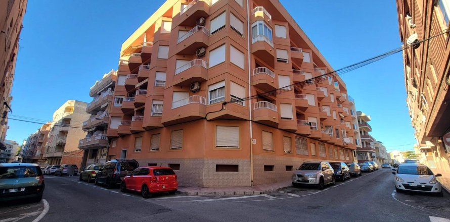 Apartment in Torrevieja, Alicante, Spain 3 bedrooms, 90 sq.m. No. 146415