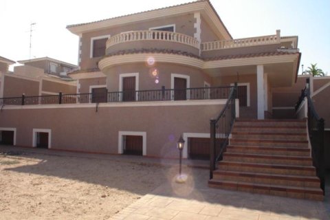 Villa for sale in Los Altos, Alicante, Spain 3 bedrooms, 245 sq.m. No. 144688 - photo 1
