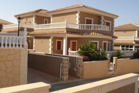 Villa for sale in Los Altos, Alicante, Spain 3 bedrooms, 245 sq.m. No. 144688 - photo 9