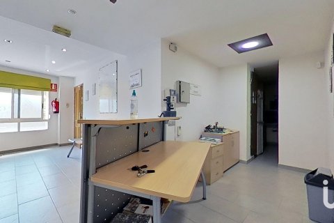 Продажа коммерческой недвижимости в Вила-Реаль, Кастельон, Испания 3 спальни, 85м2 №186115 - фото 5