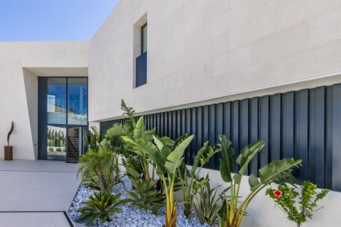 Villa for sale San Roque, Cadiz, Spain 5 bedrooms, 720 sq.m. No. 113705 - photo 9