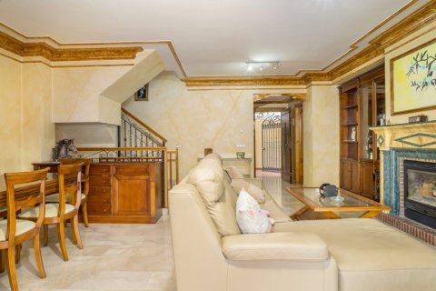 Продажа дома Эстепона, Малага, Испания 4 спальни, 263м2 №113707 - фото 11
