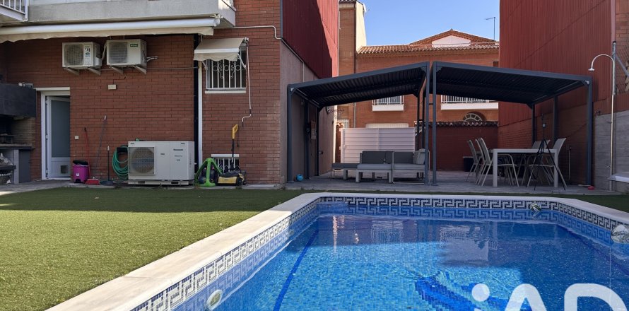 Kamienica w Cambrils, Tarragona, Hiszpania 4 sypialnie, 254 mkw. nr 172706