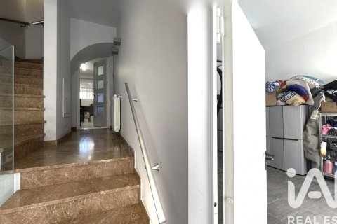 Kamienica w Cambrils, Tarragona, Hiszpania 4 sypialnie, 254 mkw. nr 172706 – zdjęcie 8