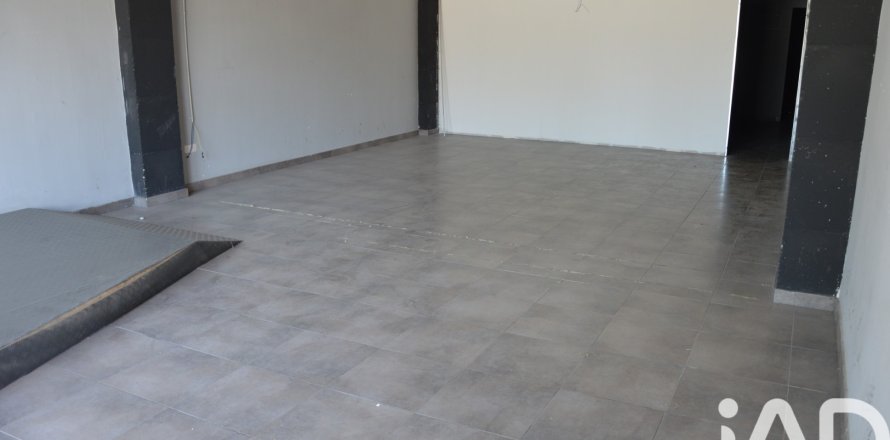 Commercial property in El Vendrell, Tarragona, Spain 191 sq.m. No. 172703