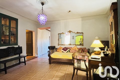 Townhouse for sale in Lleida, Spain 5 bedrooms, 484 sq.m. No. 185590 - photo 16