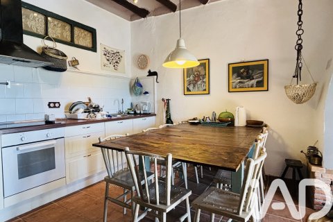 Townhouse for sale in Lleida, Spain 5 bedrooms, 484 sq.m. No. 185590 - photo 5