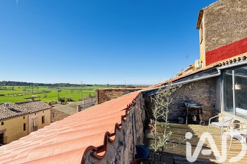 Townhouse for sale in Lleida, Spain 5 bedrooms, 484 sq.m. No. 185590 - photo 3