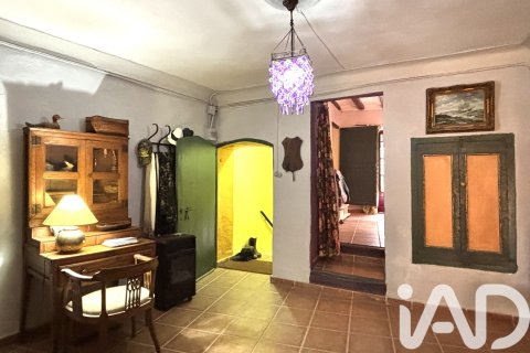 Townhouse for sale in Lleida, Spain 5 bedrooms, 484 sq.m. No. 185590 - photo 15