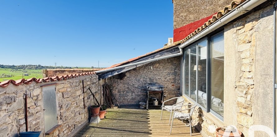 Townhouse in Lleida, Spain 5 bedrooms, 484 sq.m. No. 185590