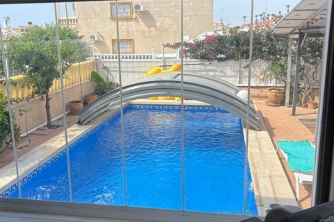 Appartamento a La Zenia, Alicante, Spagna 3 camere da letto, 118 mq. N° 173506