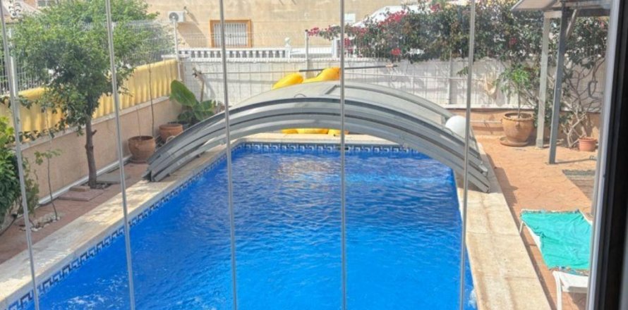 Appartamento a La Zenia, Alicante, Spagna 3 camere da letto, 118 mq. N° 173506