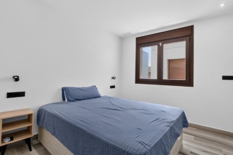 Villa till salu i Torrevieja, Alicante, Spanien 4 sovrum, 149 kvm. Nr. 190095 - foto 25