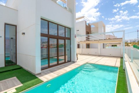Villa à Torrevieja, Alicante, Espagne 4 chambres, 149 m2 No. 190095
