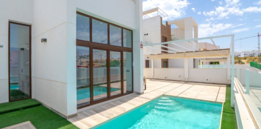 Villa i Torrevieja, Alicante, Spanien 4 sovrum, 149 kvm. Nr. 190095