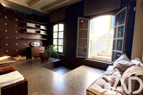 Takvåning till salu i Barcelona, Spanien 2 sovrum, 293 kvm. Nr. 152643 - foto 15