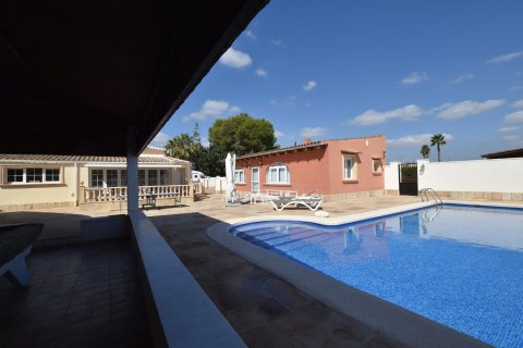 Finca myytävänä Daya Vieja, Alicante, Espanja, 6 makuuhuonetta, 299 m2 No. 137891 - kuva 9